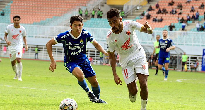 Malut United vs Bali United: Yance Sayuri Dilarikan ke Rumah Sakit